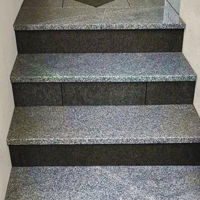 Treppe mit Granitstein poliert.
